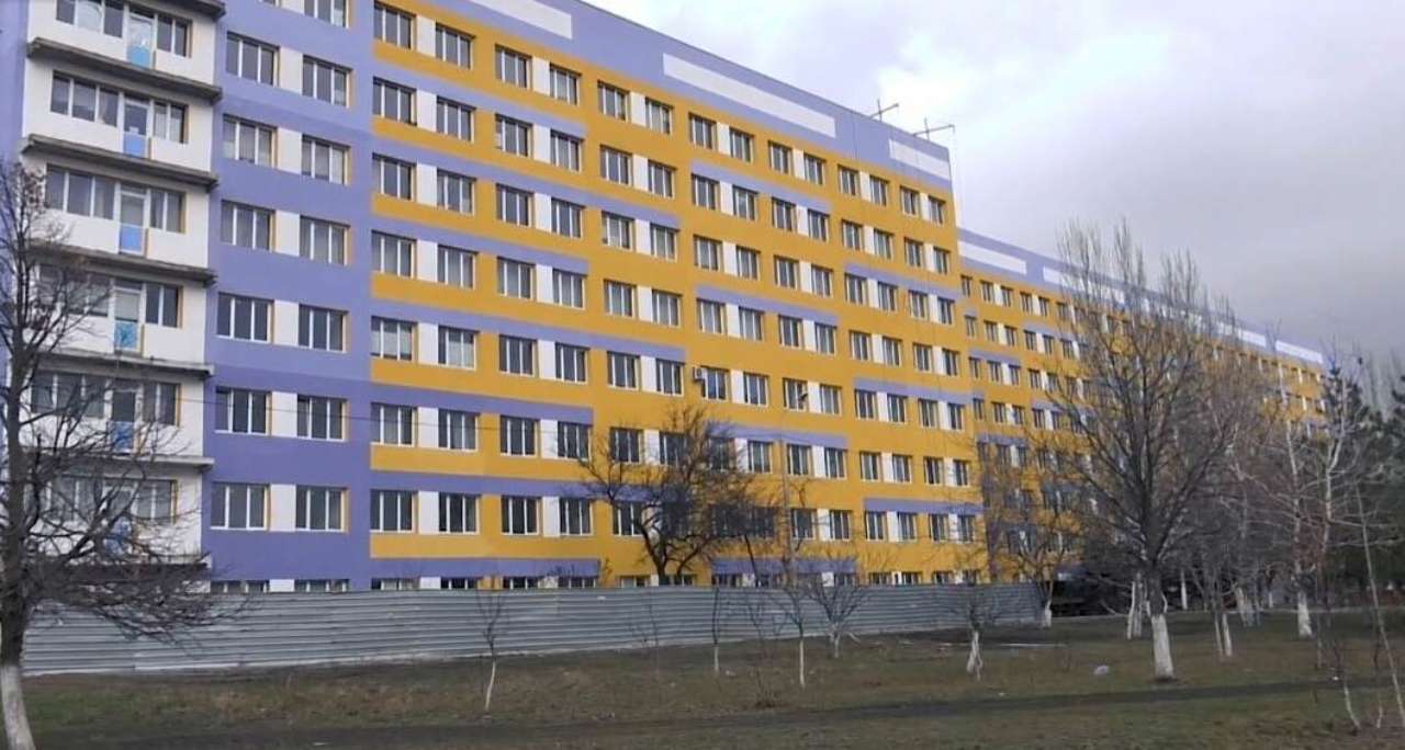 Фото маріупольської лікарні до обстрілу окупантами/Фото: Донецька ОДА У Маріуполі окупанти взяли в полон співробітників та пацієнтів міськлікарні