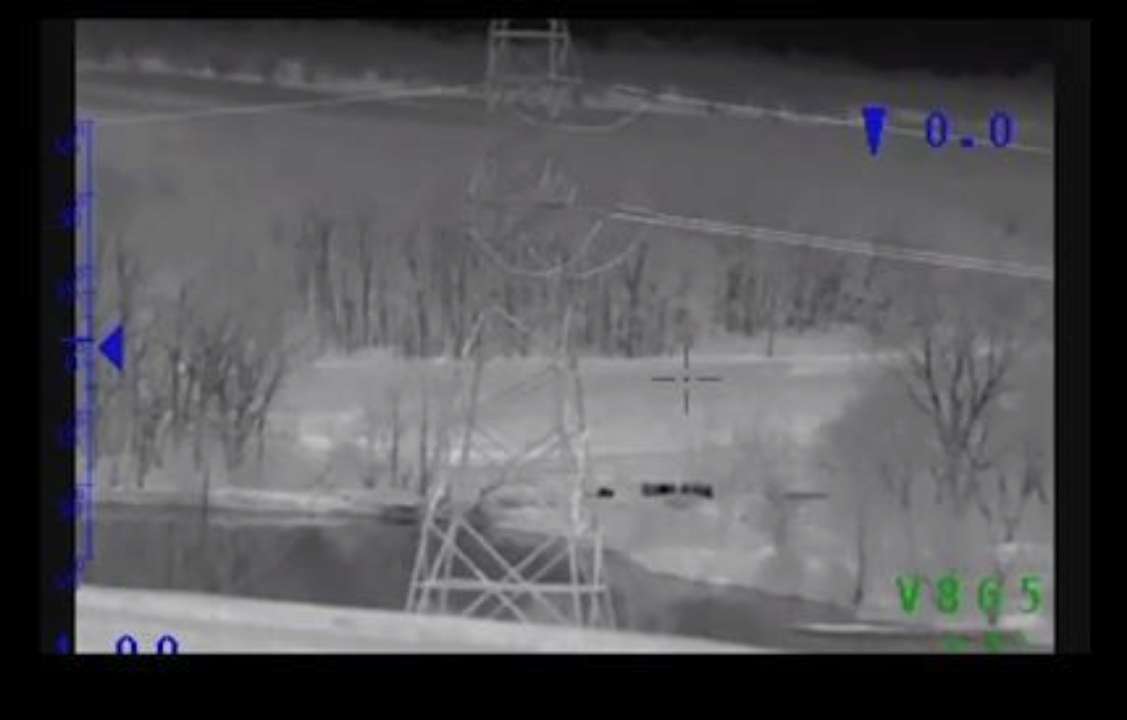 Український FPV-дрон залітає чітко в будівлю з окупантами Український FPV-дрон залітає чітко в будівлю з окупантами