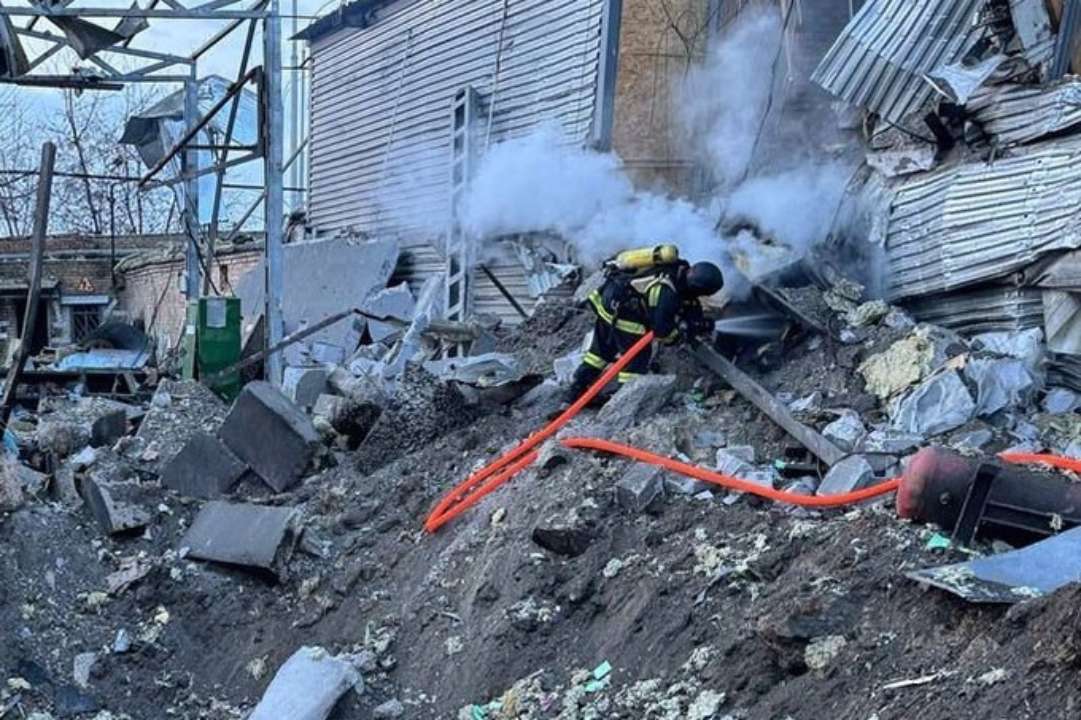 Окупанти вдарили по українським містам і селам ракетами і БПЛА. Фото: Нацполіція атаки ворога 31 березня 2024 рік