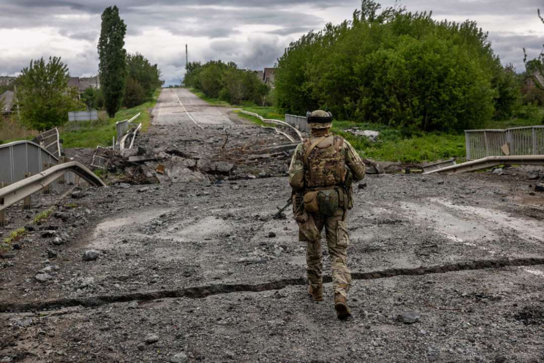Какие особенности контрактов в ВСУ/Фото: John Moore/Getty Images Какие бывают контракты с ВСУ во время войны
