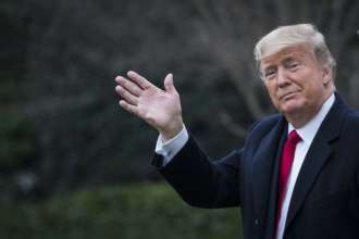 Фото: Getty Images/ автор - Sarah Silbiger брюки Трампа "задом наперед" стали об'єктом насмішок в мережі