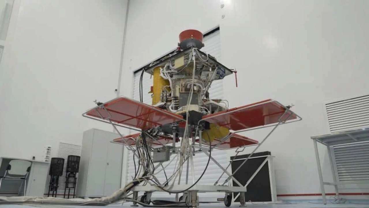 Спутник "Сич-2-30" установил устойчивую связь с центром управления/ Фото: Facebook Украинский спутник установил связь с Землей