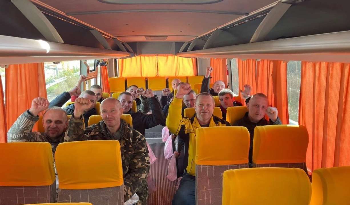 Україна повернула з полону ще 20 військових/Фото: Андрій Єрмак/Тelegram З полону звільнили 20 військових: серед них є ті, яких утримували в Оленівці