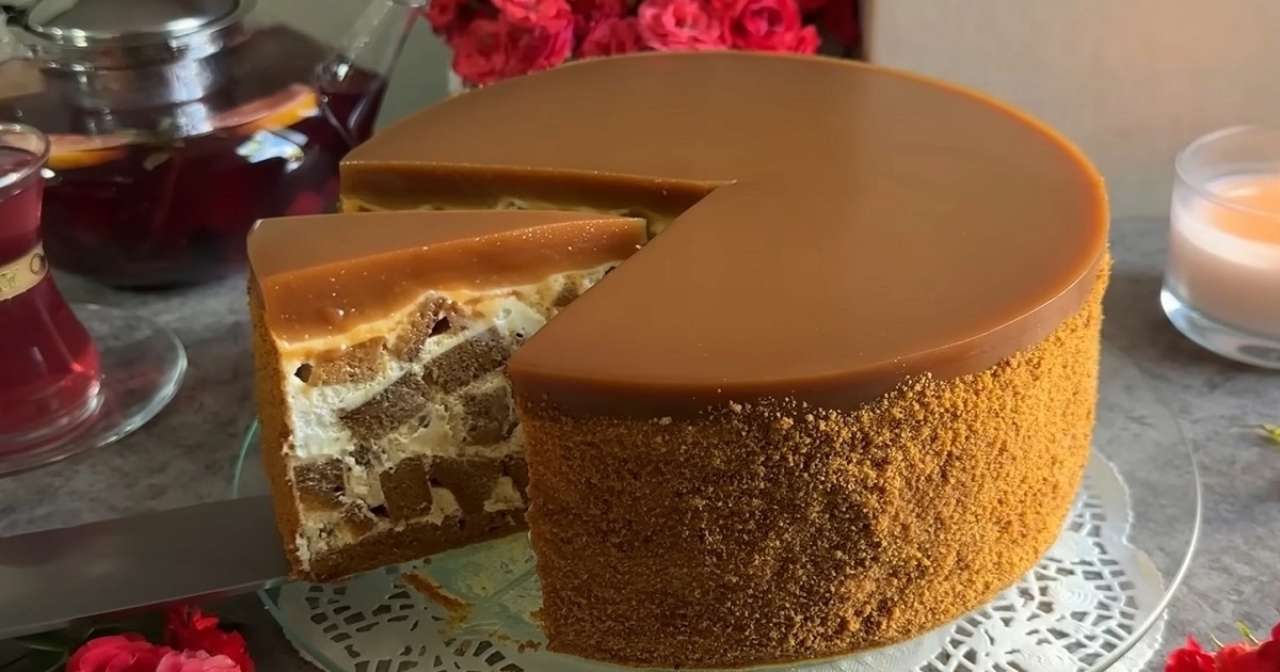 Медовик с карамельным муссом/Фото: Kolizhanka Это невероятно вкусно: рецепт медовика с карамельным муссом
