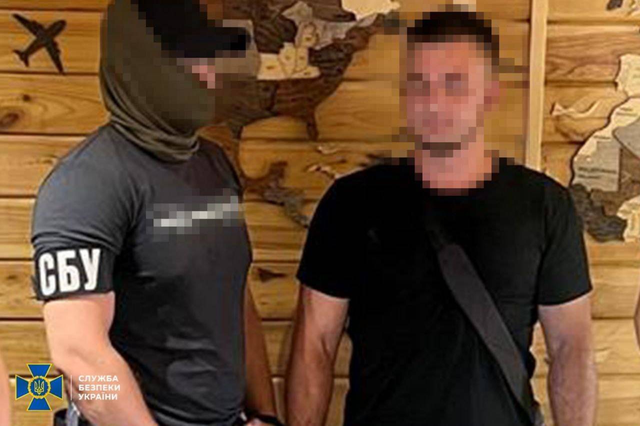 СБУ та Нацполіція затримали чиновників, які вимагали хабарі за нарахування соцвиплат для поранених воїнів ЗСУ/Фото: СБУ, Нацполіція СБУ та Нацполіція затримали чиновників, які вимагали хабарі за нарахування соцвиплат для поранених воїнів ЗСУ/Фото: СБУ, Нацполіція
