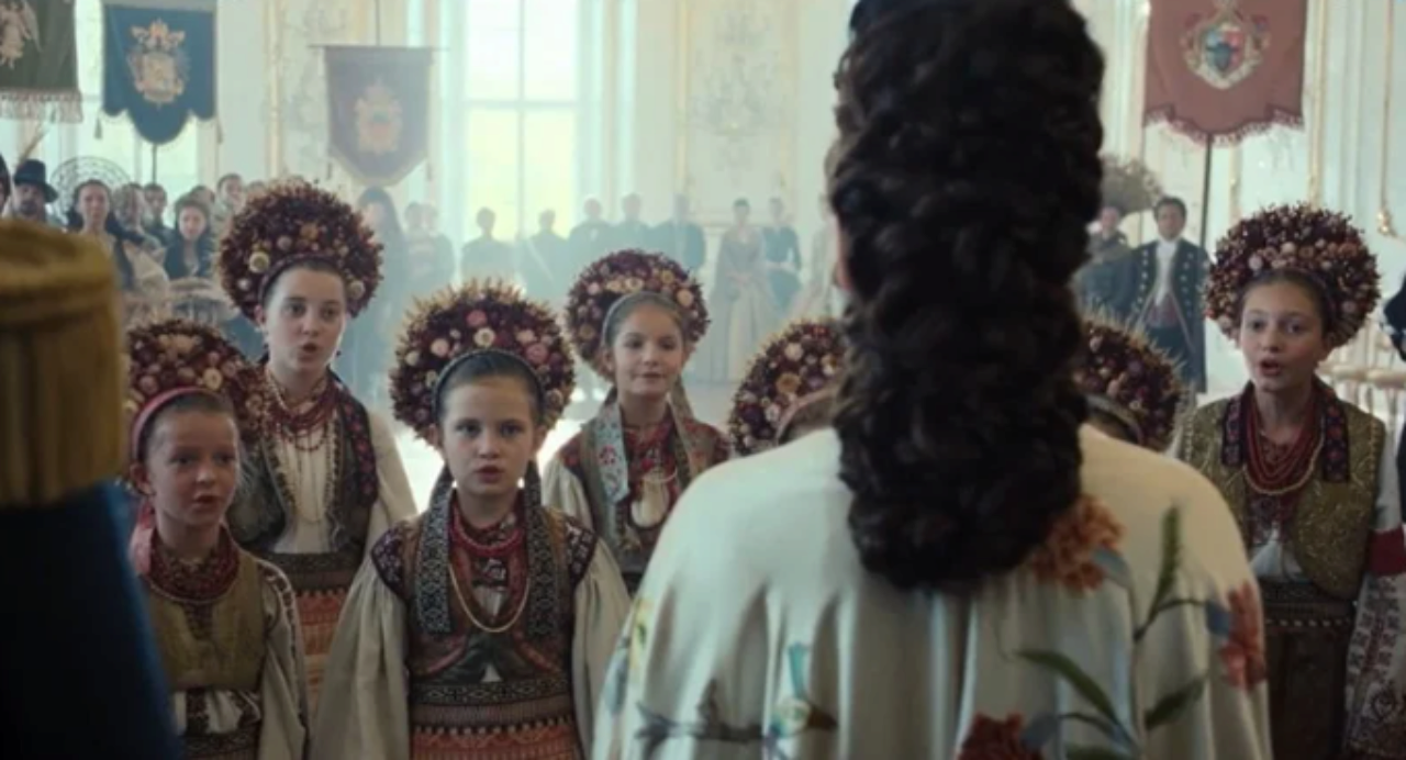 У серіалі Імператриця від Netflix прозвучала українська народна пісня / Кадр із серіалу У серіалі Імператриця від Netflix прозвучала українська народна пісня