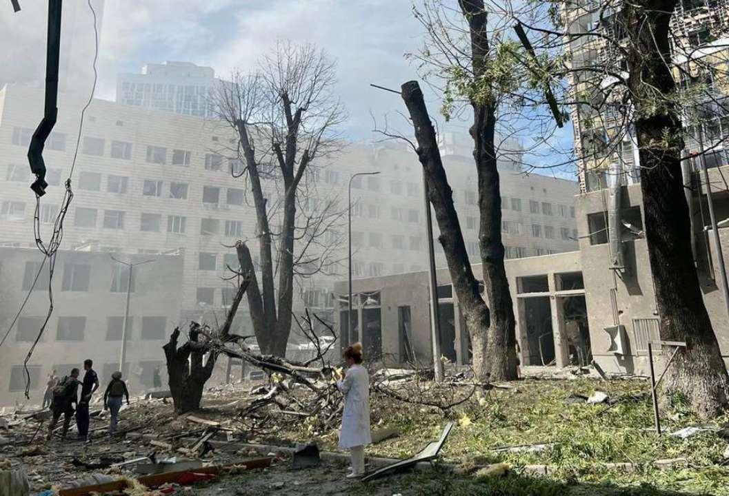 Наслідки російської атаки / Фото: Zelenskiy / Official "Вони вбивають наших дітей": Україна сколихнулася від трагедії