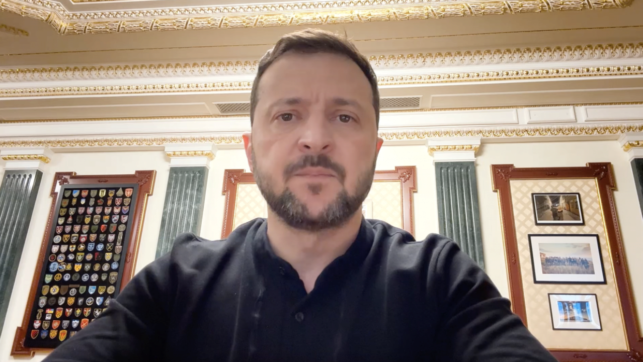 Є сотні фактів очевидно необґрунтованих інвалідностей у посадовців митниці, податкової, в системі Пенсійного фонду, в місцевих адміністраціях – звернення Президента Є інформація про підготовку, можливо, двох бригад по 6 тис. осіб із КНДР – Зеленський