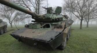 Резніков показав французькі танки AMX-10/Скріншот з відео: Олексій Резніков/Twitter "Снайперська гвинтівка на колесах": Резніков показав як виглядають AMX-10 передані для ЗСУ. Відео