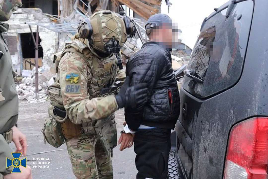 Служба безопасности показала видео, как задержала информатора россии "на горячем"