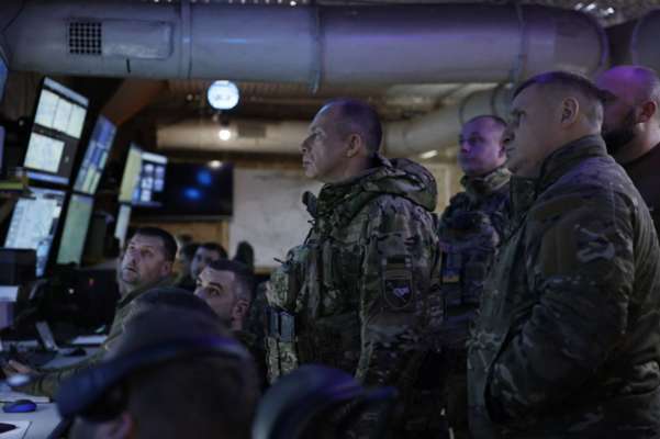 Фото: Сухопутні війська ЗСУ Сирський відвідав військових на Бахмутському напрямку
