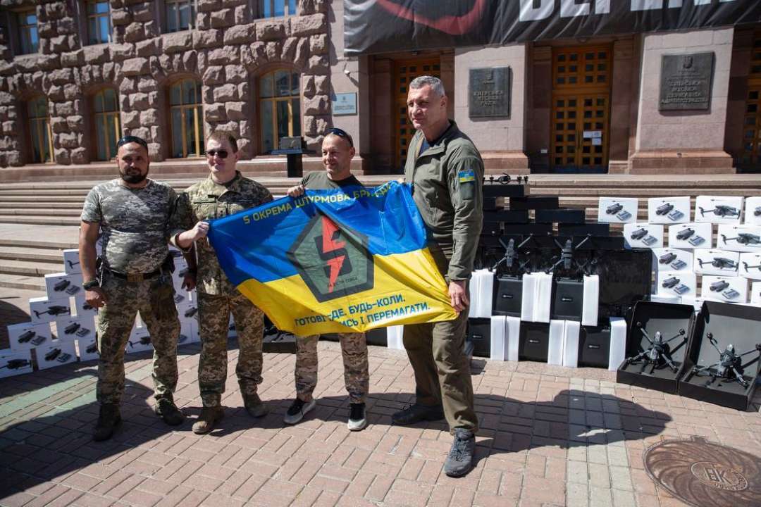 Фото: ТГ-канал КМДА – офіційний канал Виталий Кличко передал фронту очередную партию помощи: дроны уже едут к бойцам