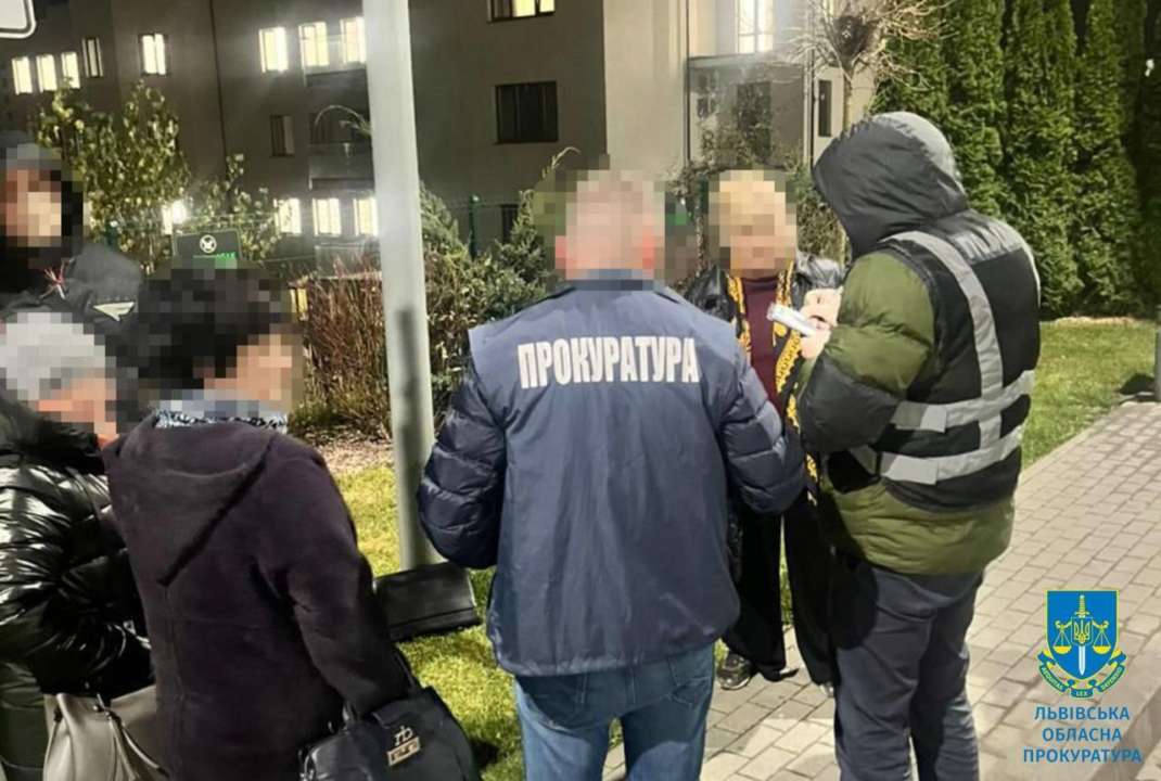 На хабарі викрито колишню лікарку на Львівщині/Фото: Львівська облпрокуратура