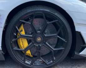 Фото: Facebook @KYIVcustomsUA У Києві митники вилучили Lamborghini за 19 млн