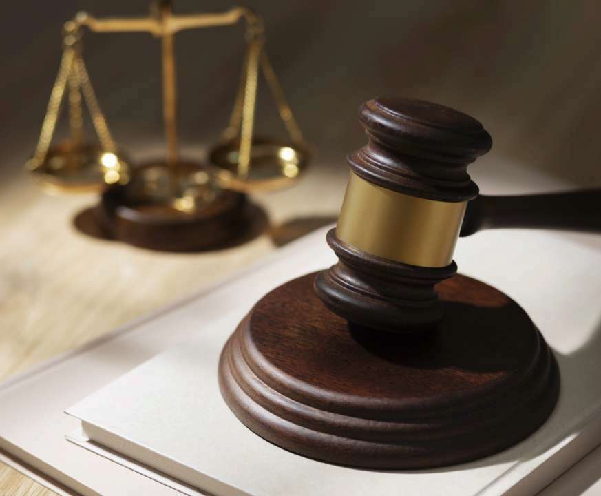 Суд відправив на 15 років до в'язниці чоловіка, який до смерті побив військовослужбовця / Фото: Суд відправив під домашній арешт чотирьох блогерів, які знімали ППО / Фото: Freepik Суд відправив на 15 років до в'язниці чоловіка, який до смерті побив військовослужбовця / Фото: Суд відправив під домашній арешт чотирьох блогерів, які знімали ППО / Фото: Freepik