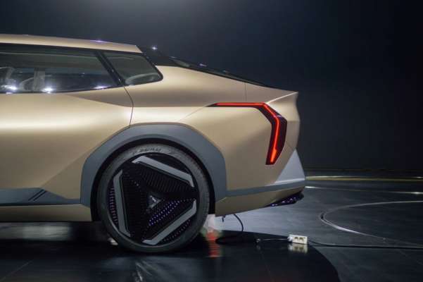 Фото: Kia Седани живі: Kia представила крутий концепт електрокара EV4. Фото