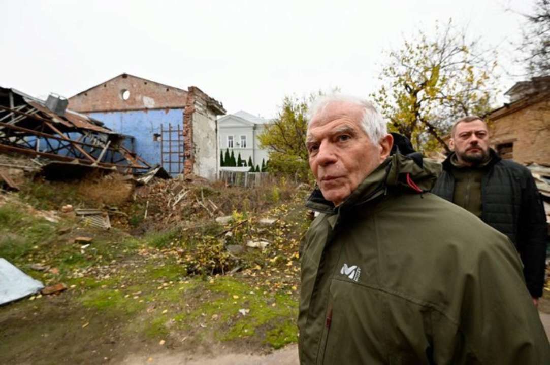 Боррель зазначив, що росія атакувала в Чернігові переважно житлові райони
