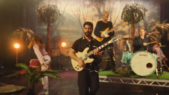 Foals выпустили новый клип и песню / скриншот с видео Британская группа Foals выпустила новый зажигательный трек