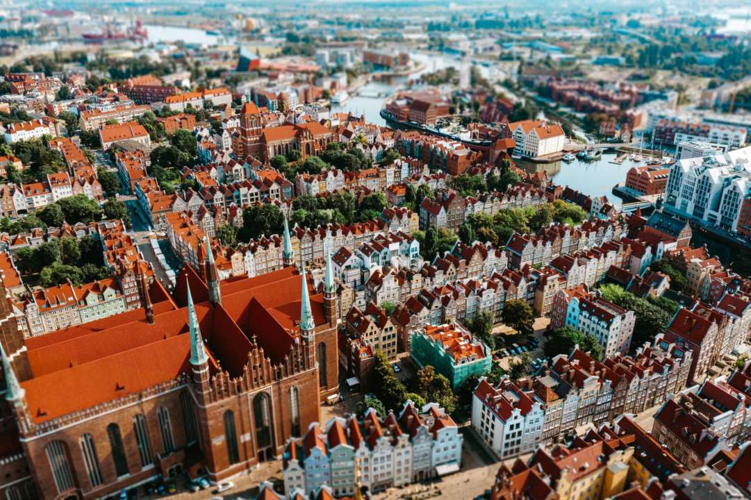 Україна домовилася з Польщею про імпорт газу. Фото: Unsplash/Автор- Sebastian Huber Україна буде доставляти газ із Польщі