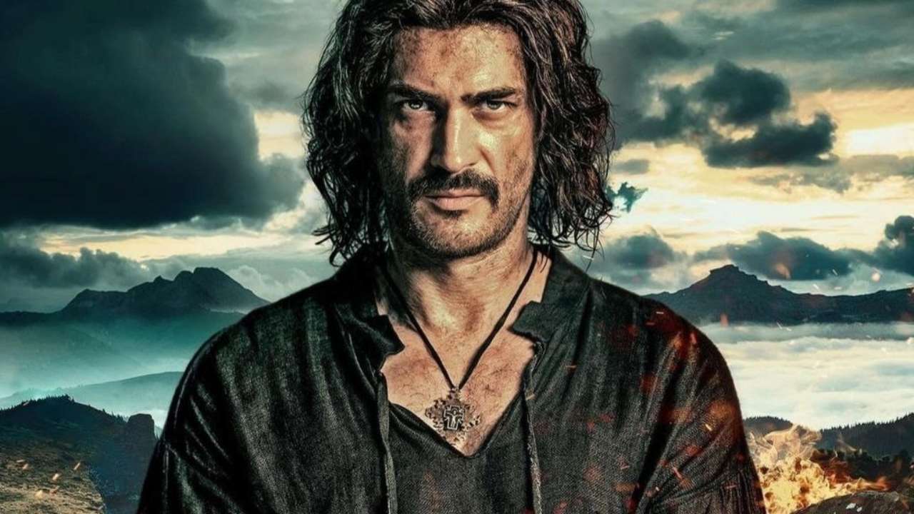 Алексей Гнатковский получил премию "Золотой Лифон" / Фото: Instagram/dovbush_movie Самый сексуальный украинский артист: кто получил премию "Золотой Лифон"