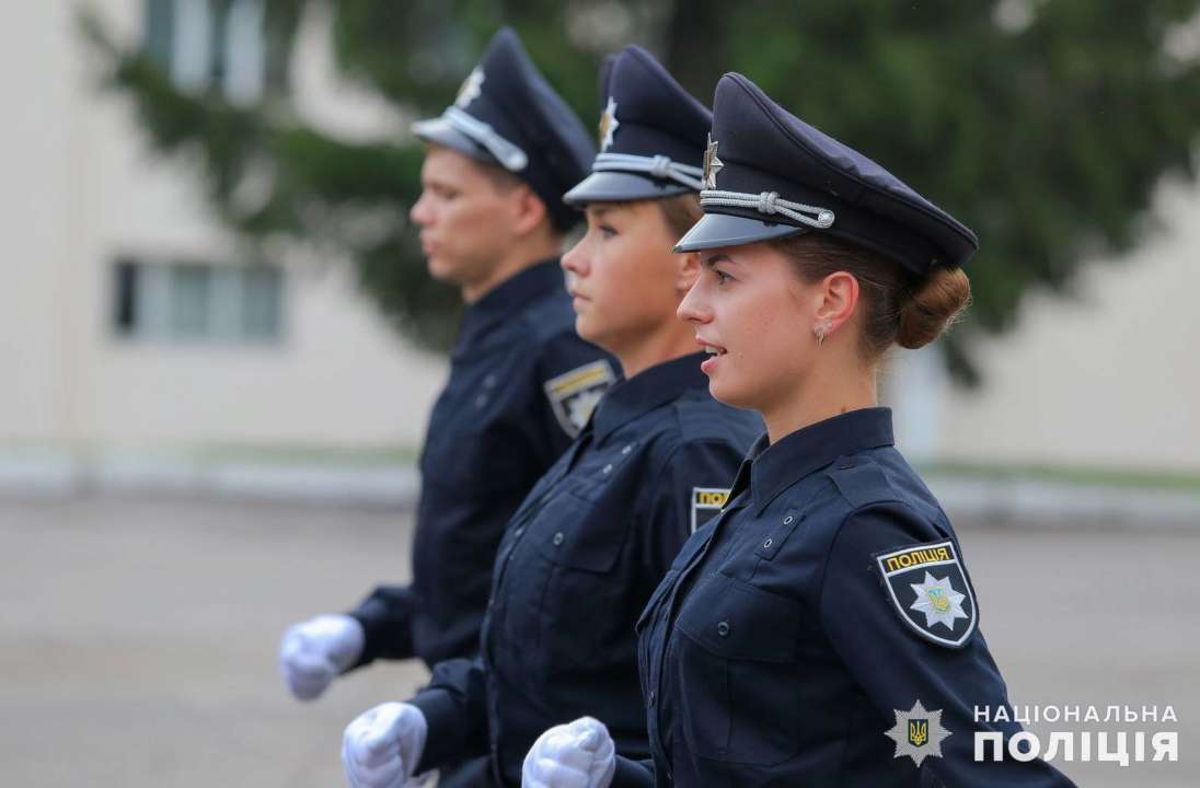 Глава Нацполиции пообещал повысить зарплату правоохранителям уже в январе