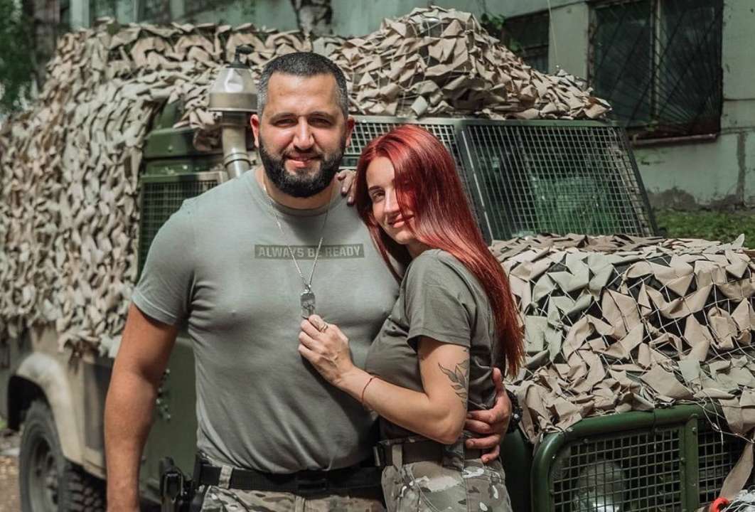 "Чоловік буде зі мною": снайперка Емеральд показала свого коханого, який приїхав напередодні пологів