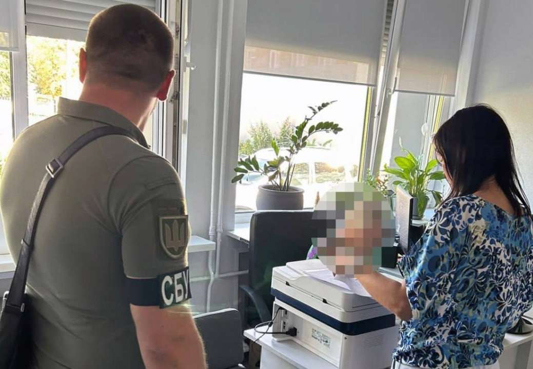 Чиновница потратила на овощерезки 300 тысяч бюджетных средств / Фото: МВД В Днепре чиновница потратила 300 тысяч государственных средств на укрытие