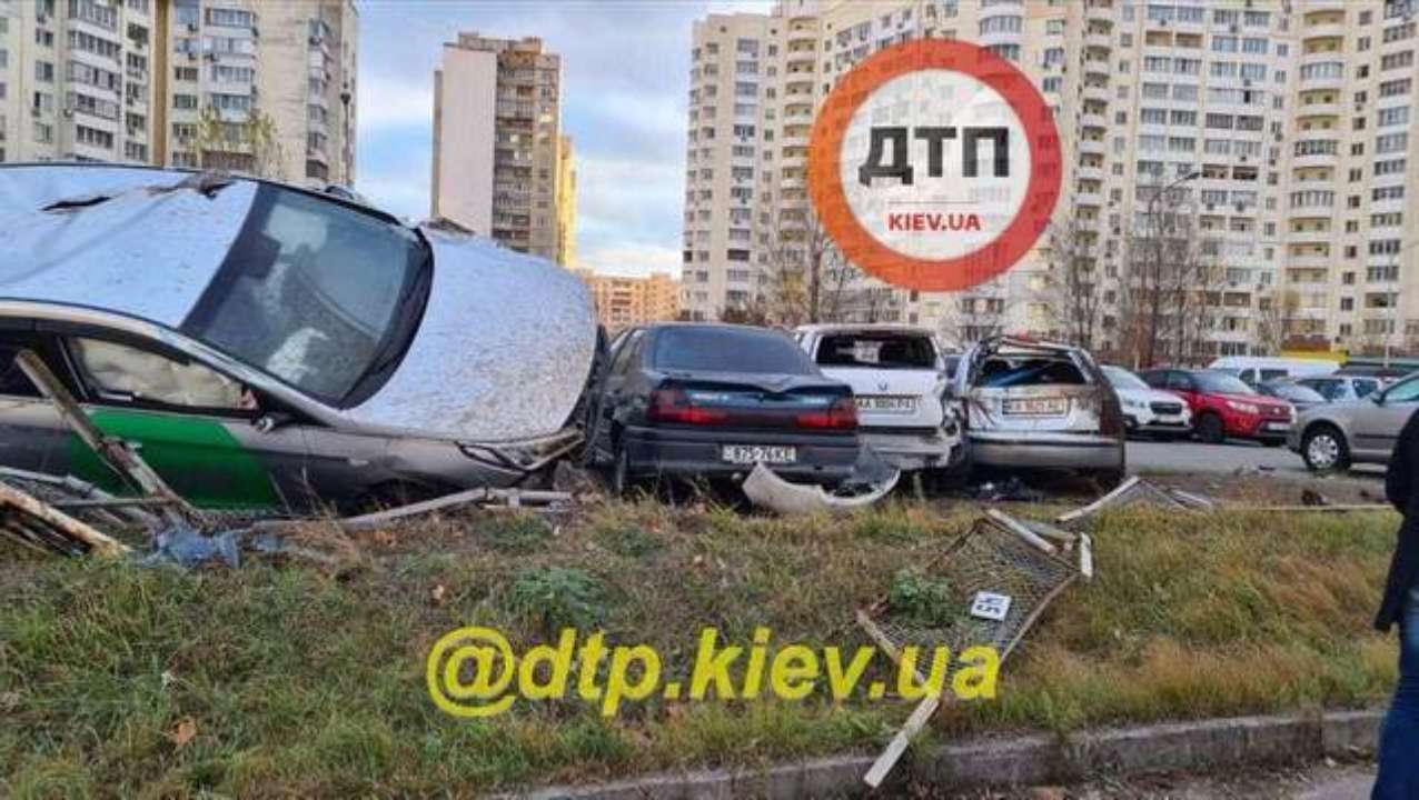 У Києві таксист потрапив в аварію / Фото: dtp.kiev.ua