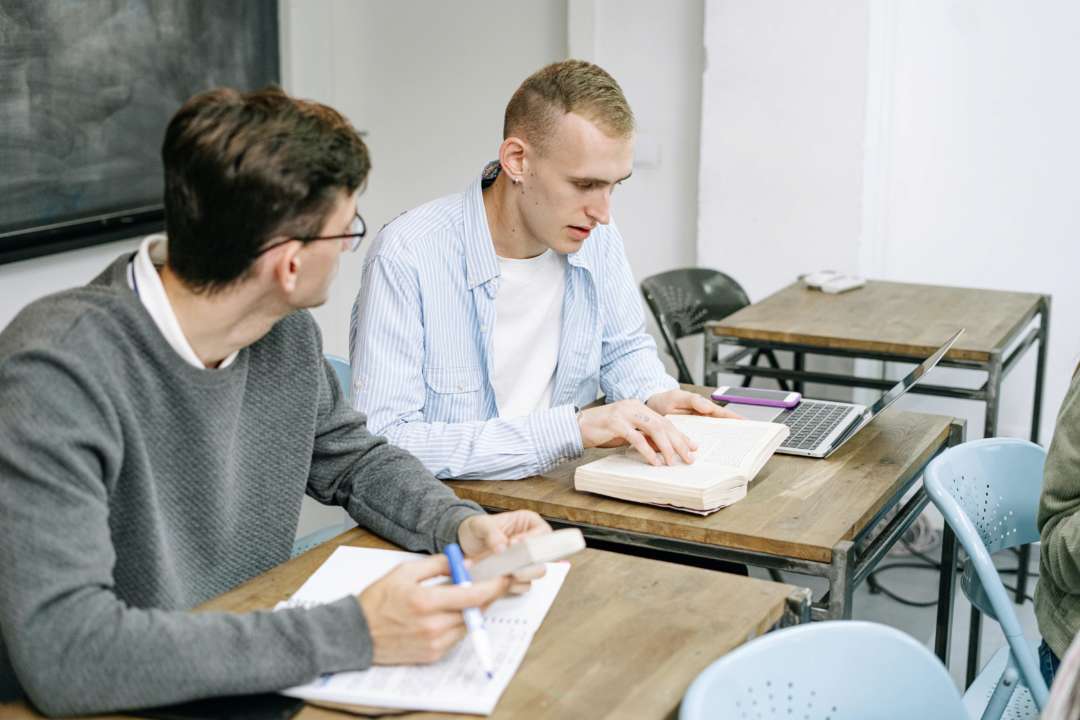 У Раді прокоментували можливу заборону вступу чоловікам до університетів/Фото: pexels Чи заборонять чоловікам в Україні вступати до університетів: відповідь депутатки