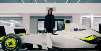 Спортивная премьера / Кадр из фильма "Brawn: невозможная история Формулы-1", 2023/Hulu Спортивная премьера: вышел документальный сериал о Формуле-1 с Киану Ривзом