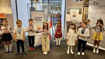 Українська книжкова поличка відкрилась у Познані Чергова Українська книжкова поличка відкрилась у Польщі: урочистий захід відбувся в Познані