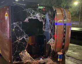 Фото: нацполіція У Києві перевернувся автобус, який прямував до Москви. Серед постраждалих – діти