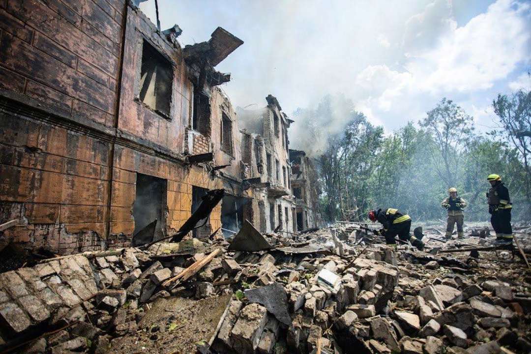Количество погибших из-за удара по Днепру возросло / Фото: Сергей Лысак Ракетный удар по Днепру: количество погибших возросло