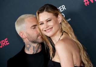 Дружина Адама Левіна розсекретила стать 3-ї дитини / Фото: Matt Winkelmeyer/Getty Images Дружина Адама Левіна розсекретила стать 3-ї дитини