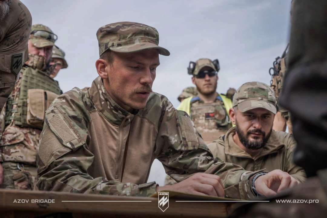 Денис Прокопенко заявив, що Захід забороняє надавати "Азову" свою зброю/Фото: Азов Денис Прокопенко