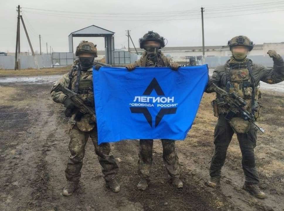 Репортаж с линии фронта, где россияне воюют с россиянами/Фото: ЛСР Репортаж с линии фронта, где россияне воюют с россиянами/Фото: ЛСР