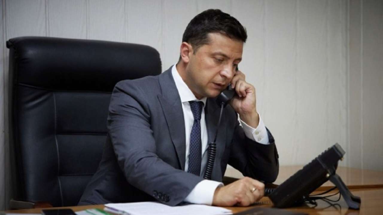 Зеленский обсудил с главой Pfizer контракт на поставку вакцины в Украину