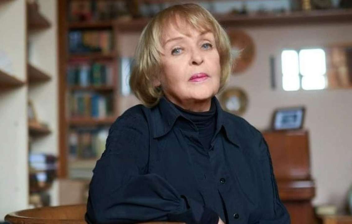 У темряві при свічках: Ада Роговцева з донькою емоційно продекламували вірші Лесі Українки