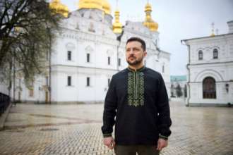Владимир Зеленский поздравил украинцев с Пасхой/Фото: Офис президента Украины "Вместе встретим свой рассвет": Зеленский с территории Лавры поздравил с Пасхой