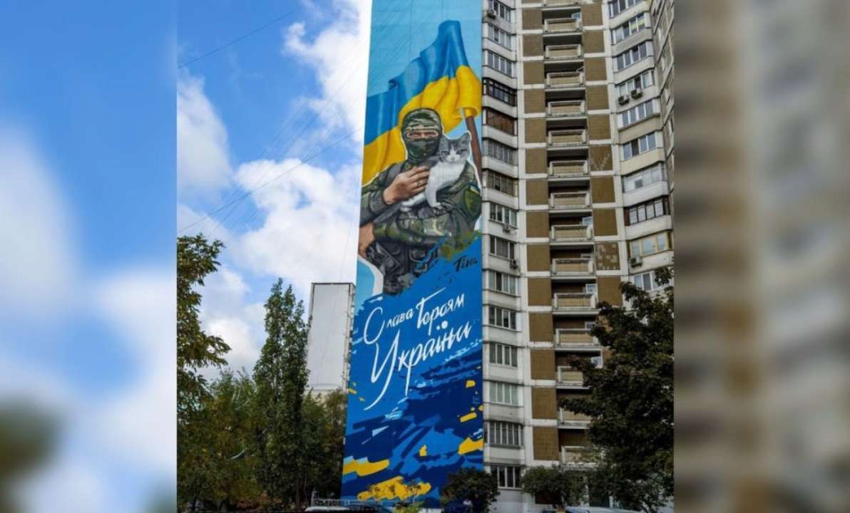 Это было его последнее фото: на Позняках в Киеве открыли мурал погибшему герою