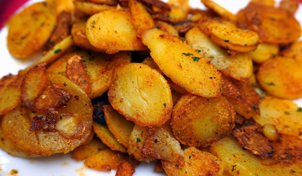 Пальчики оближешь: рецепт запеченного картофеля под соусом с селедкой / Фото: Pixabay Пальчики оближешь: рецепт запеченного картофеля под соусом с селедкой