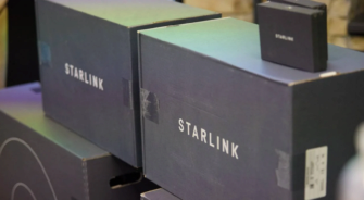 Ілон Маск зробив для українців знижку на супутниковий інтернет від Starlink/Фото: Михайло Федоров Ілон Маск зробив для українців знижку на супутниковий інтернет від Starlink/Фото: Михайло Федоров