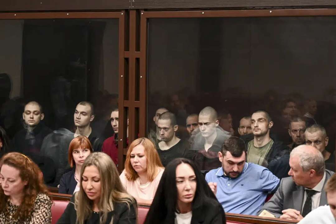 В Ростове начался так называемый суд над 22 "азовцами"/Фото: Associated Press В России начался суд над 22 пленными "азовцами": грозит пожизненное заключение