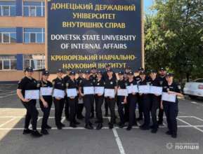 У закладах освіти системи МВС відбулися випуски інспекторів "Служби освітньої безпеки" Офіцери СОБ завершили спеціалізоване навчання і розпочнуть свій професійний шлях у школах