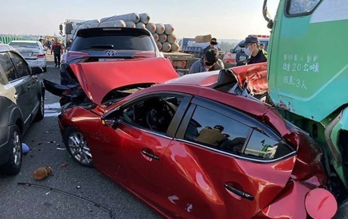 Спасательные службы не обнаружили пострадавших в этом ДТП (Фото: taiwannews.com.tw/Автор: неизвестен) ДТП