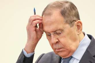 Міністри закордонних справ бойкотують лаврова на зустрічі G20: він достроково покине саміт/Фото: Aziz Karimov/Getty Images Лавров достроково покине зустріч G20 через бойкот міністрів G7