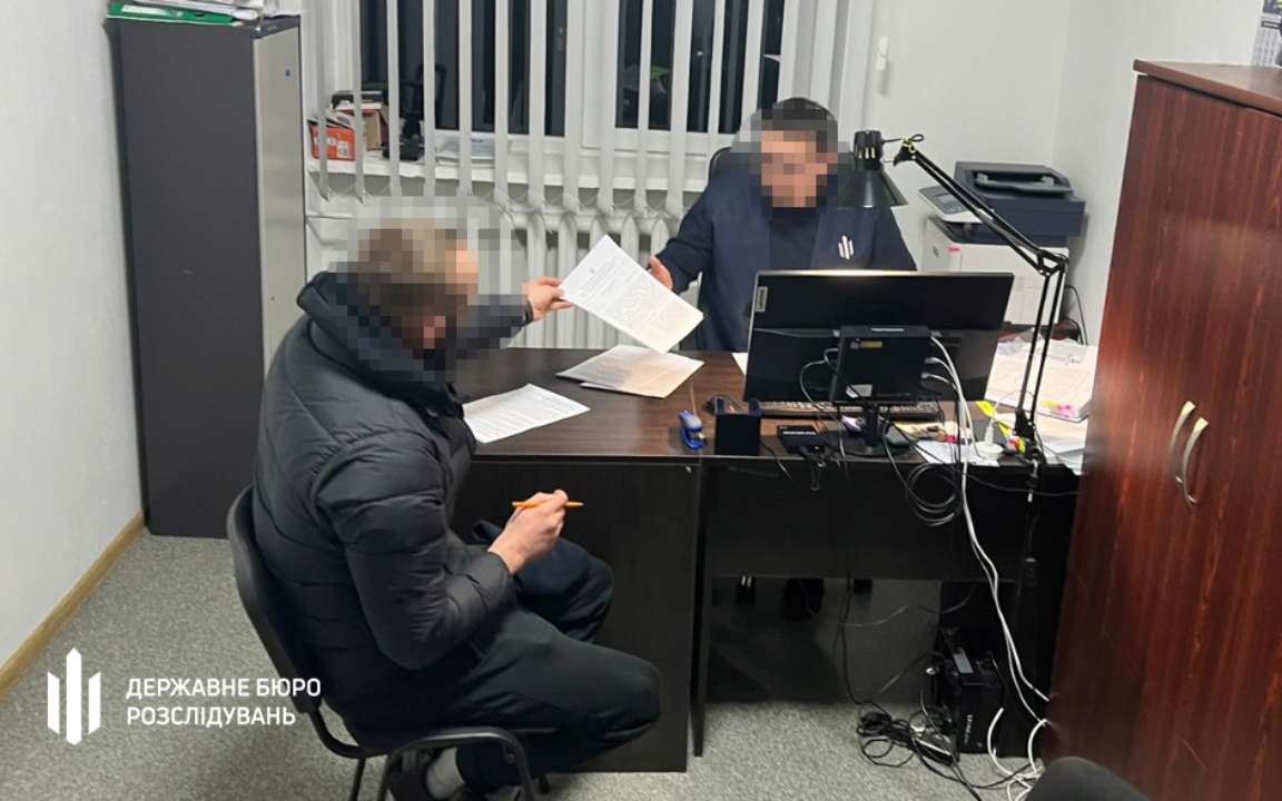 Полицейский из Тернополя расследовал деятельность нарколаборатории, которую сам и организовал/Фото: ГБР Полицейский из Тернополя расследовал деятельность нарколаборатории, которую сам и организовал/Фото: ГБР