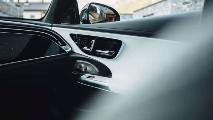 Фото: Mercedes Mercedes представила E-Class нового поколения в кузове универсал. Фото