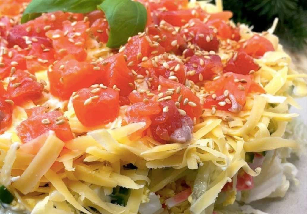 Кулинарный блогер опубликовала рецепт праздничного салата с рыбой / Фото: instagram.com/vistovska_cooking