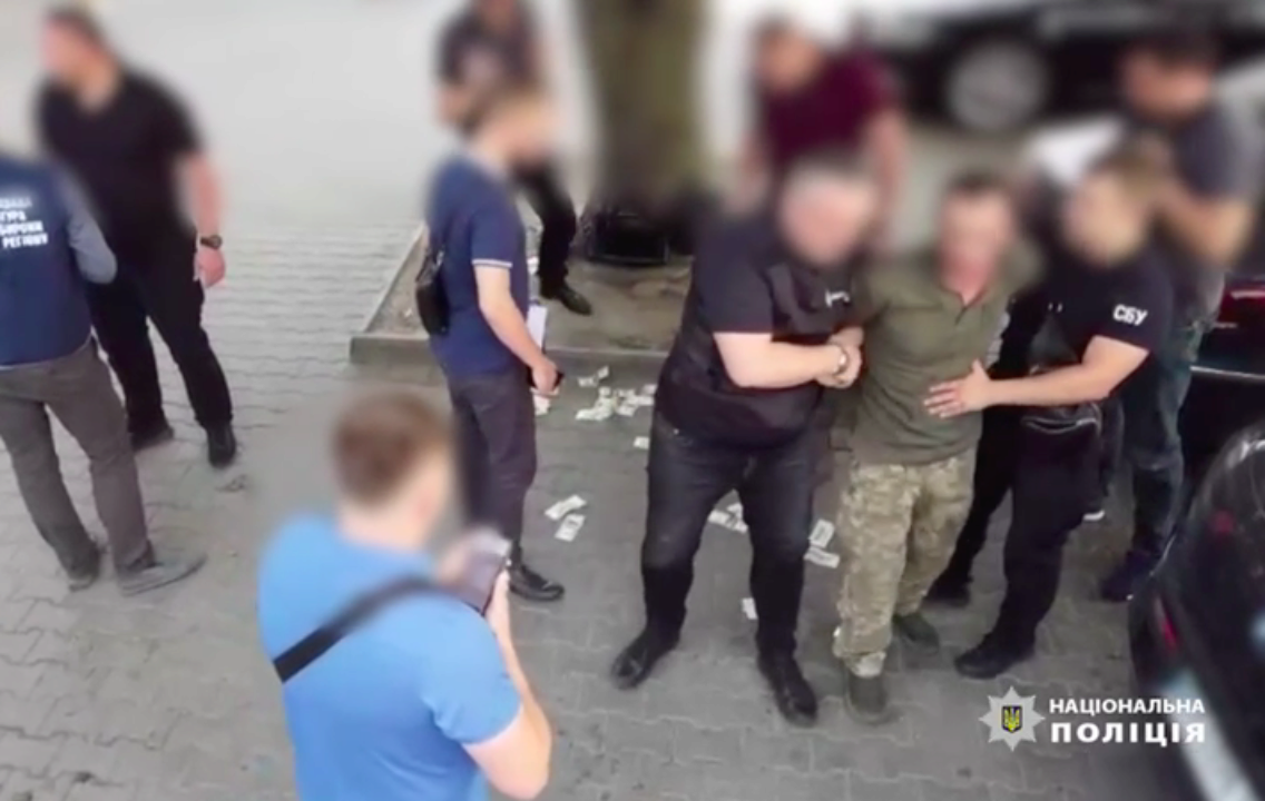 Полиция задержала представителя центра комплектования по подозрению во взяточничестве / Фото: Скриншот